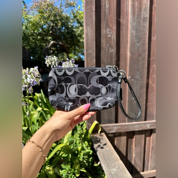 Coach Turn Lock Black/Grey Wristlet - Picture 5 of 6